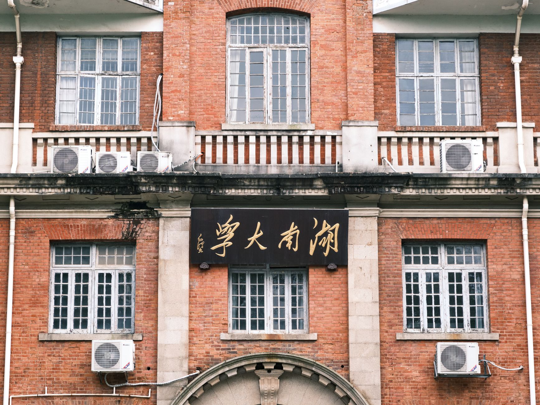香港与内地高校排名为何飙升,美国大学却在退步?马来西亚留学生不可不知的全球排名变局